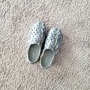 Cat & Jack slid on shoes